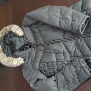 Womens winter jacket w hood. Size small